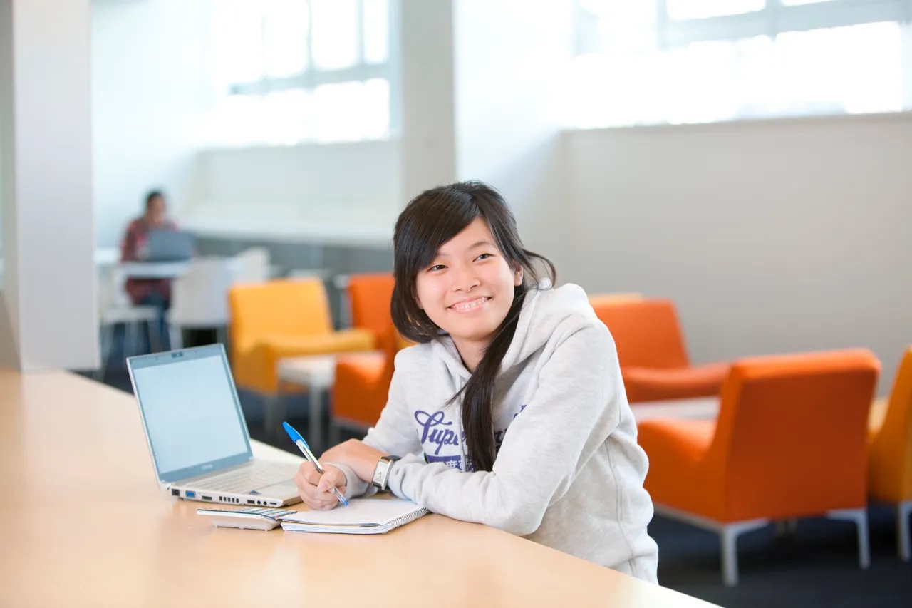 Melbourne university student studying