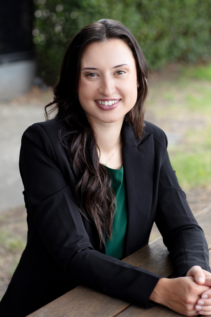 Outdoor professional Headshot of a Melbourne Occupational therapist